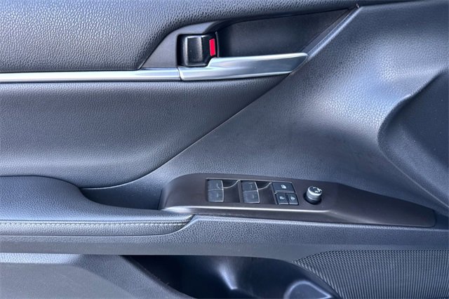 Used 2021 Toyota Camry XSE image 11