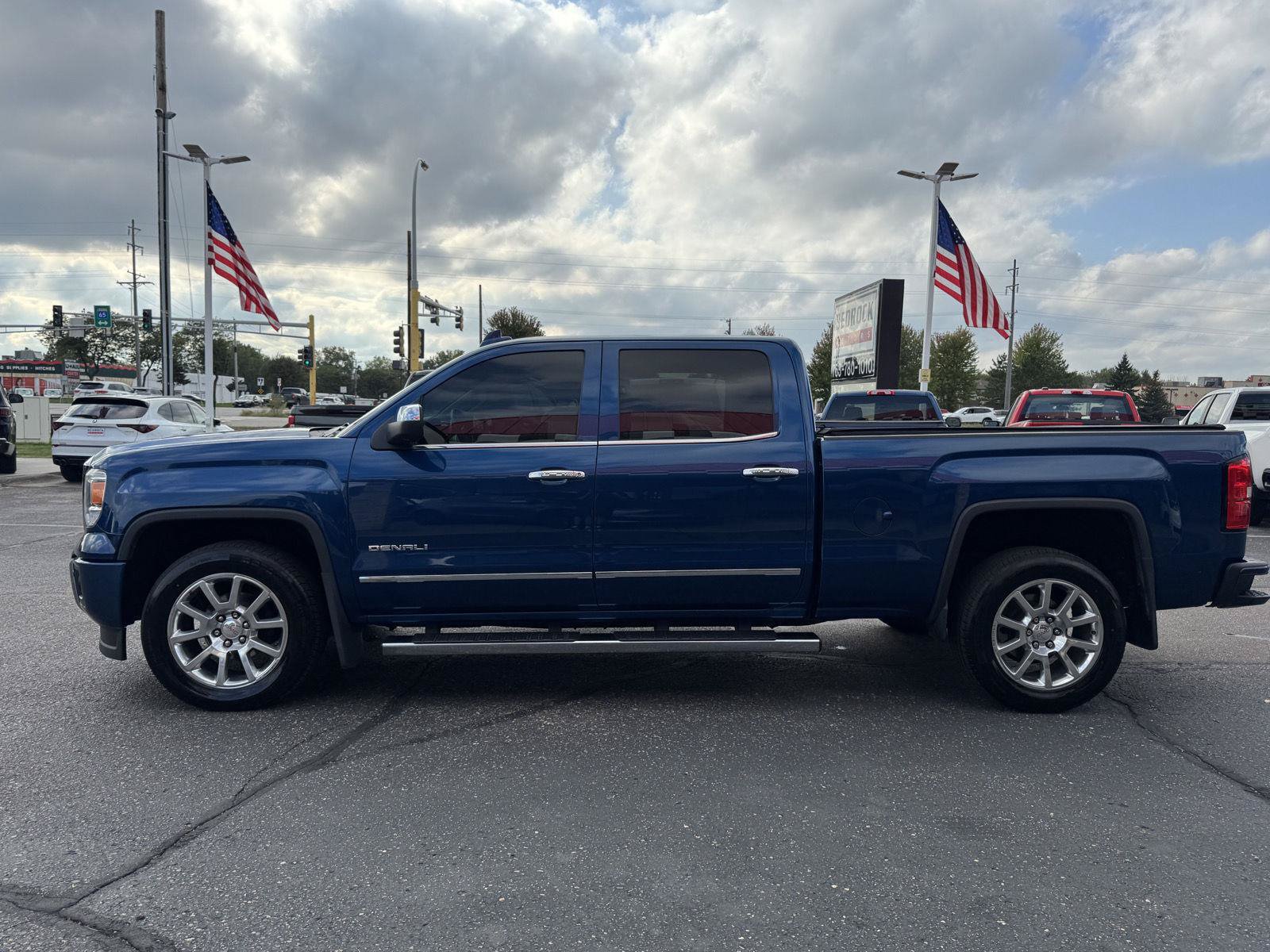 Used 2015 GMC Sierra 1500 Denali w/ Driver Alert Package AWD/4WD image 4