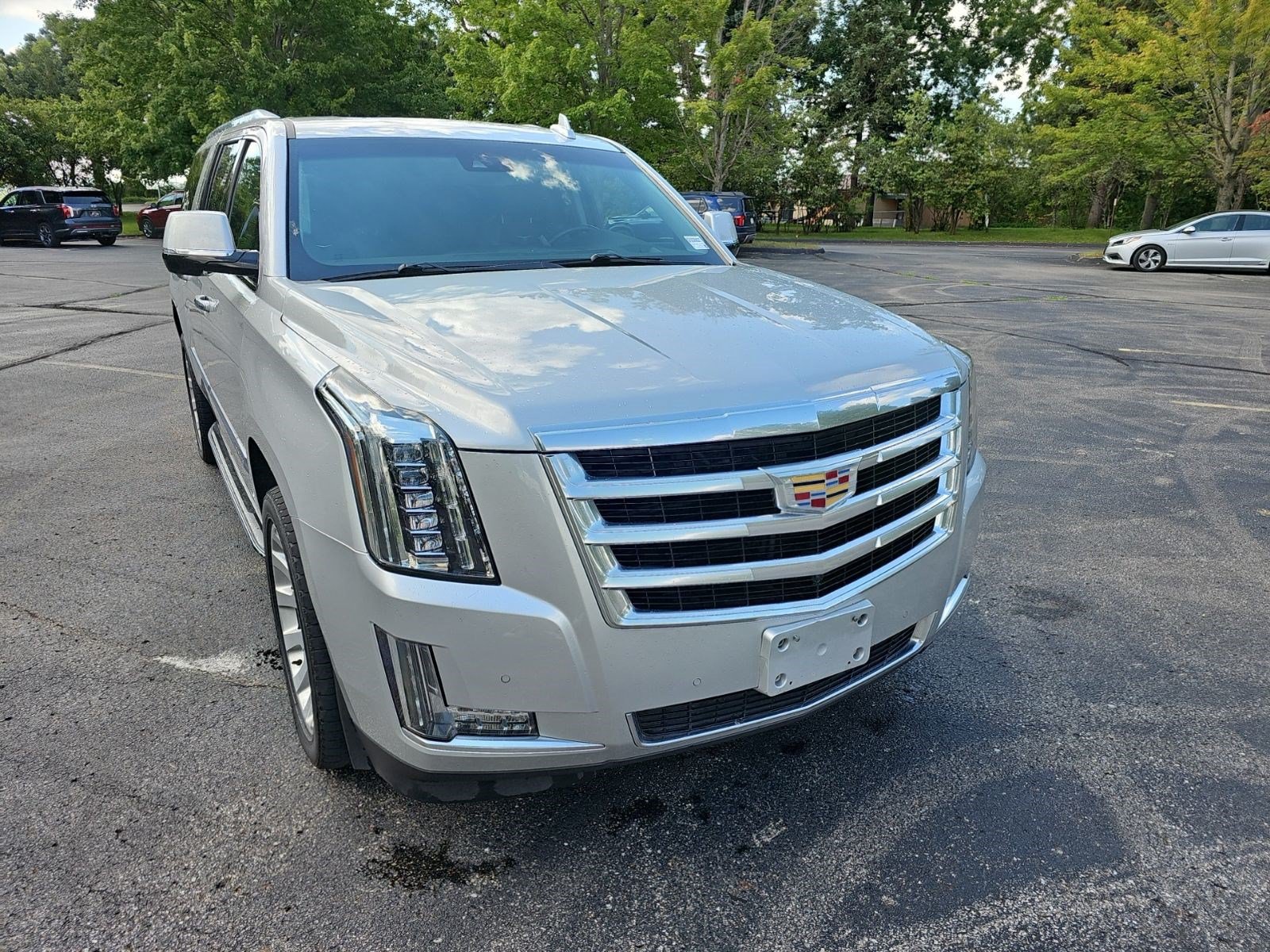 Used 2016 Cadillac Escalade ESV Luxury AWD/4WD image 8