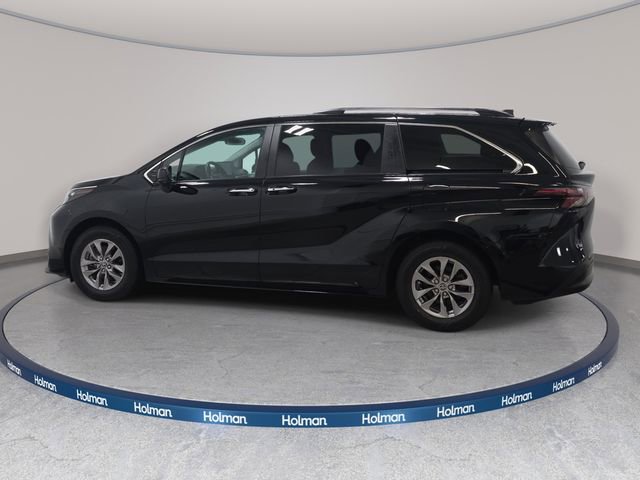 Certified 2024 Toyota Sienna XLE FWD image 9