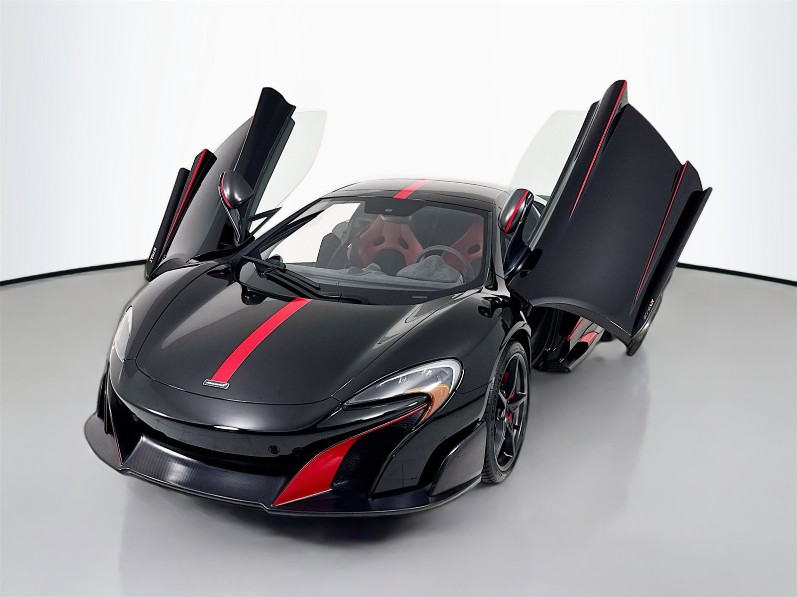 Used 2016 McLaren 675LT Spider image 3