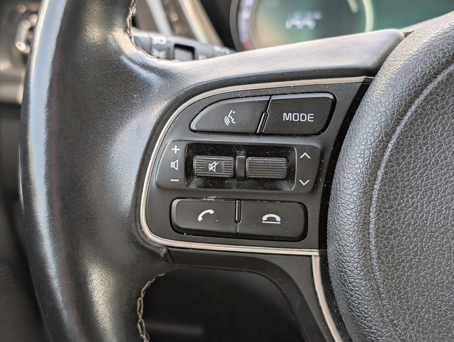 Used 2022 Kia Niro EX w/ Cold Weather Package FWD image 16