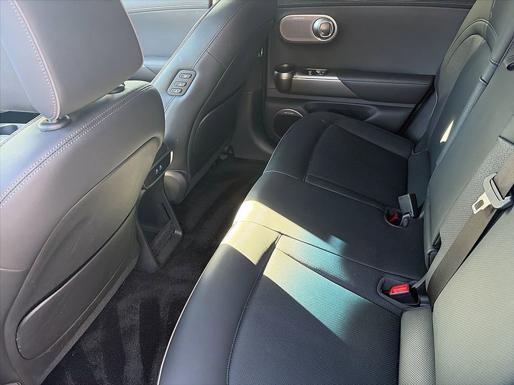 Used 2025 Genesis GV60 Advanced image 17