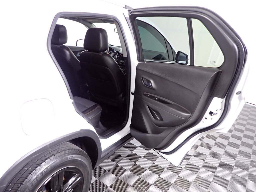 Used 2018 Chevrolet Trax LT w/ LT Convenience Package FWD image 31