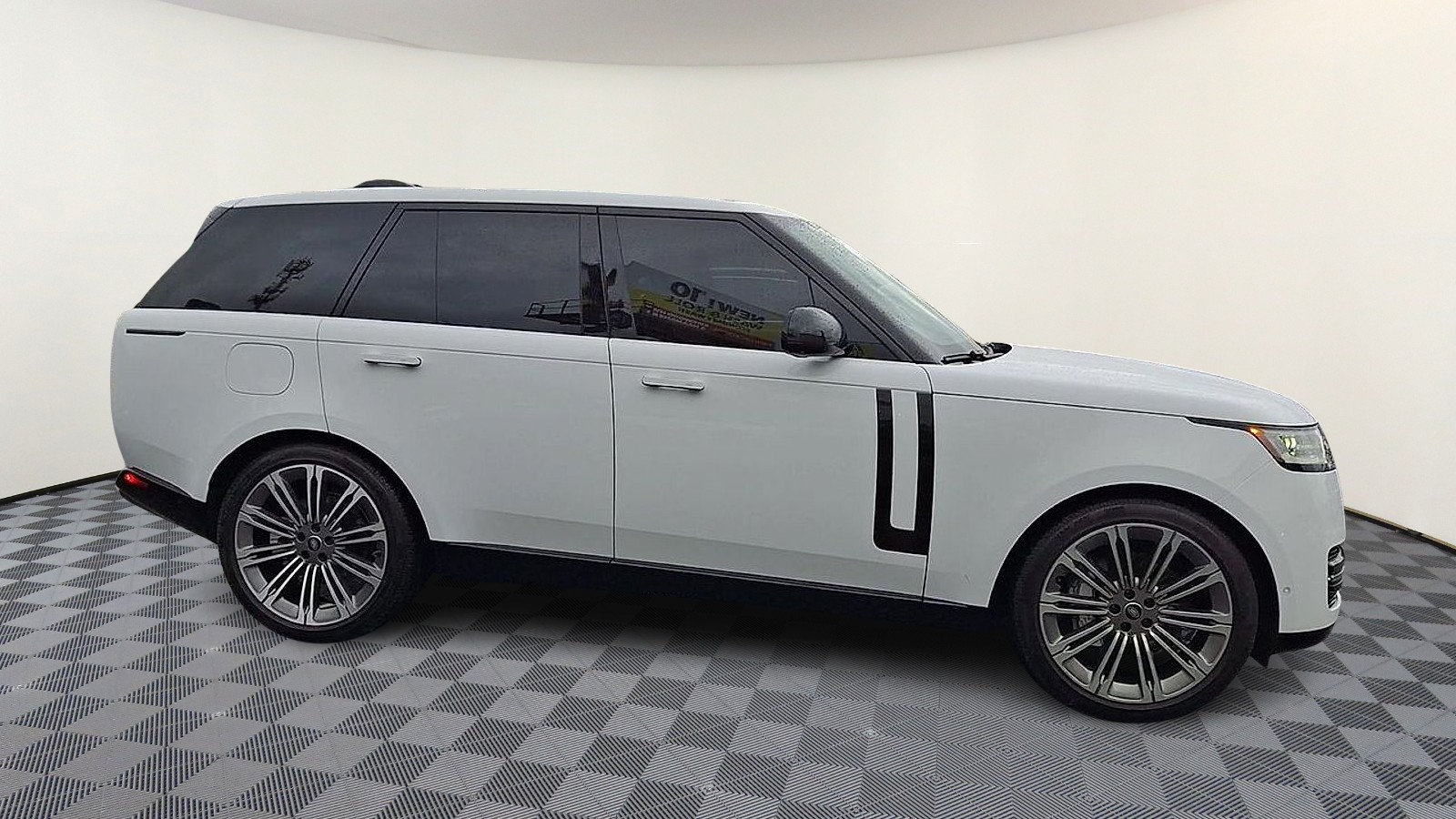 Certified 2025 Land Rover Range Rover SE AWD/4WD image 9
