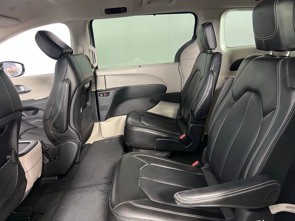 Used 2024 Chrysler Pacifica Touring-L image 28