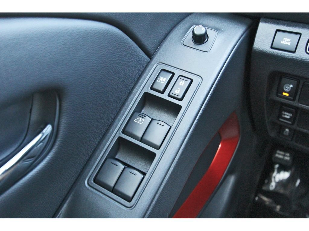 Used 2025 Nissan Frontier Pro-X RWD image 22