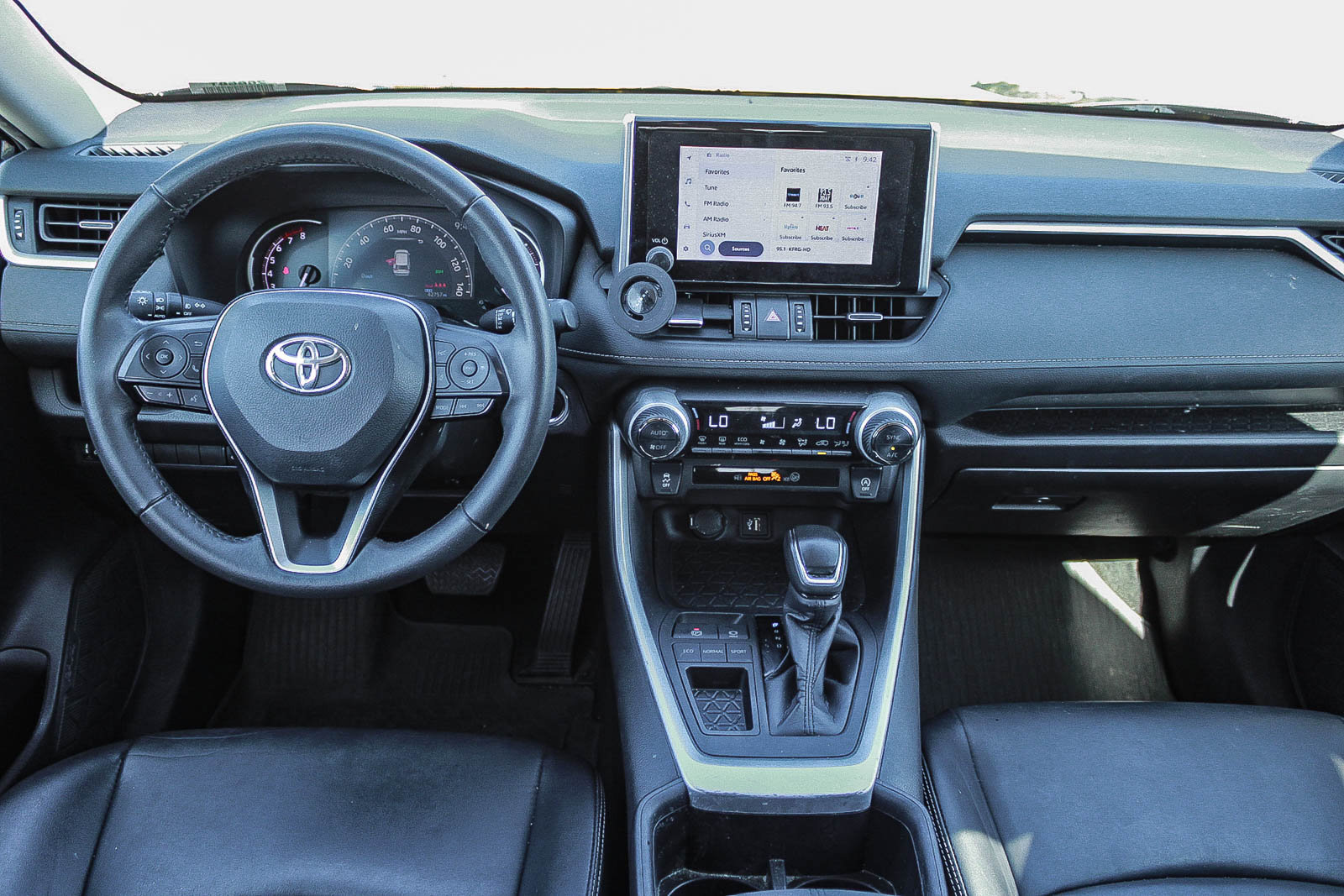 Used 2023 Toyota RAV4 XLE Premium FWD image 14