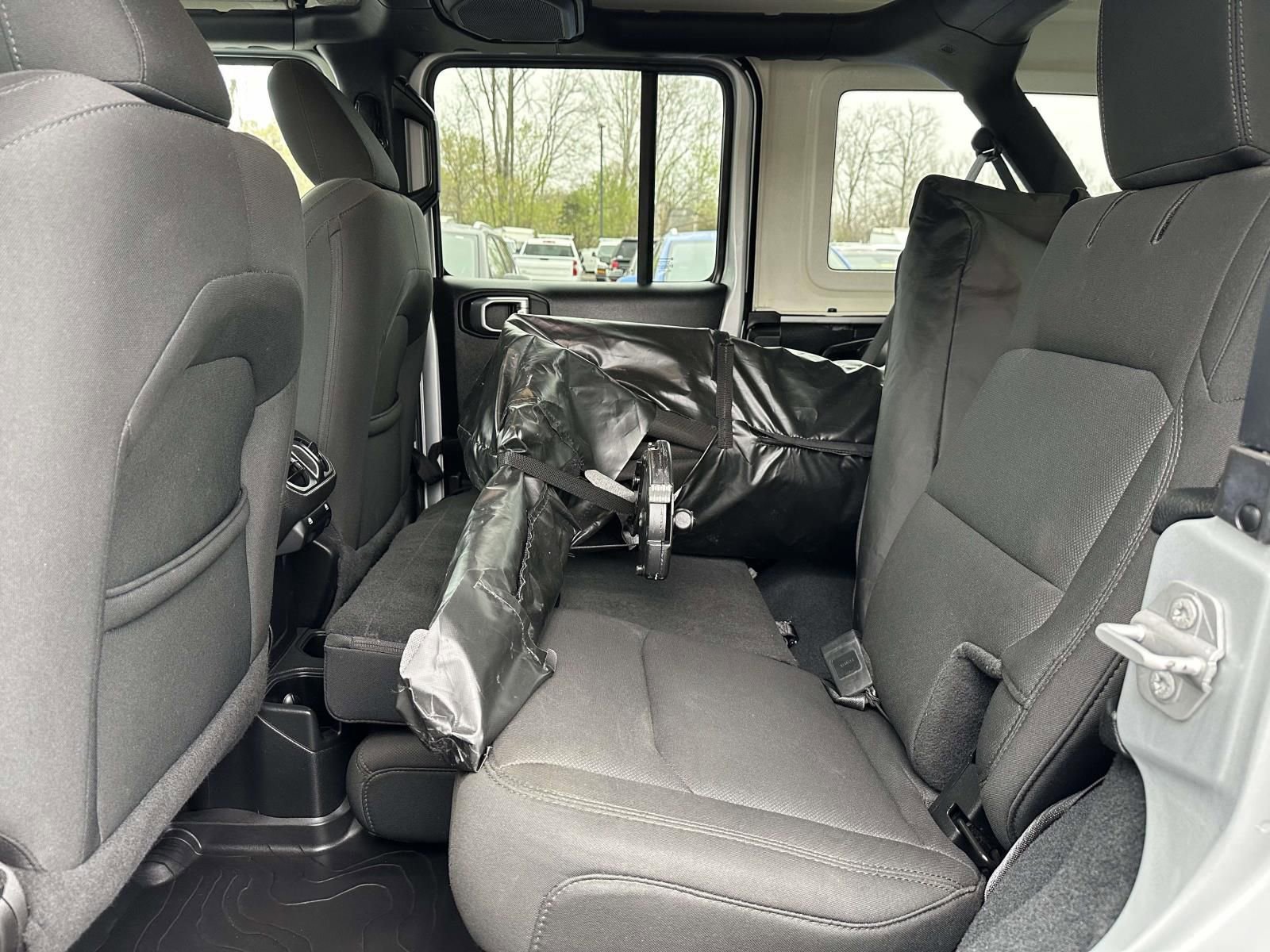 Used 2022 Jeep Wrangler Unlimited Sport image 23