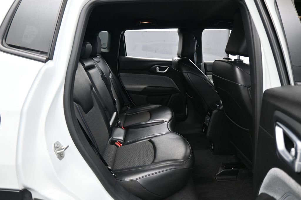 Used 2023 Jeep Compass Latitude AWD/4WD image 33