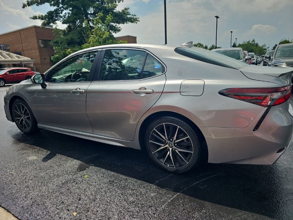 Used 2024 Toyota Camry SE w/ Cold Weather Package FWD image 3
