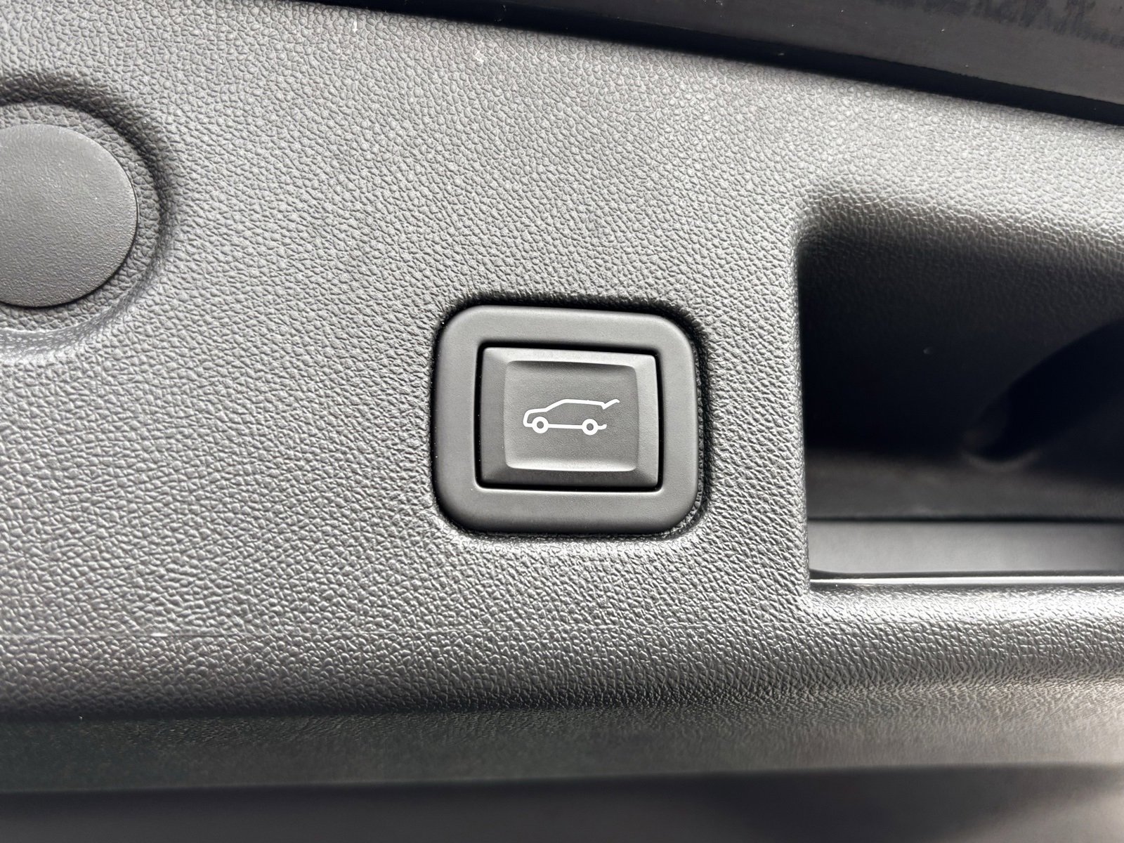 Used 2023 Chevrolet Equinox LT w/ Driver Convenience Package image 24