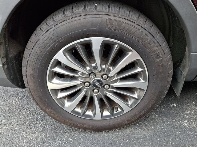 Used 2019 Lincoln Nautilus Select AWD/4WD image 7