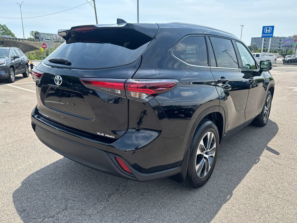 Used 2025 Toyota Highlander XLE AWD/4WD image 9