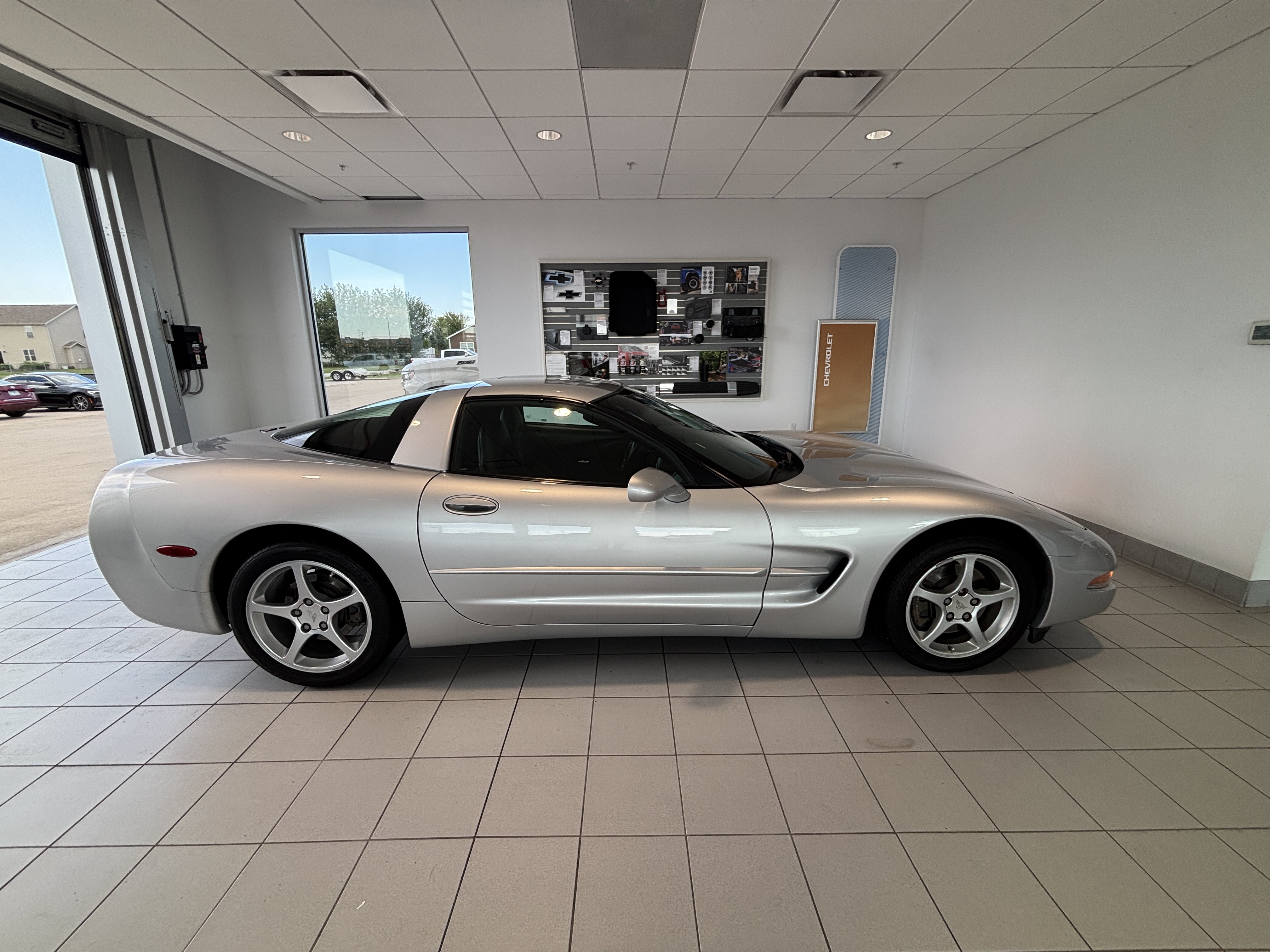 Used 2001 Chevrolet Corvette Coupe RWD image 6