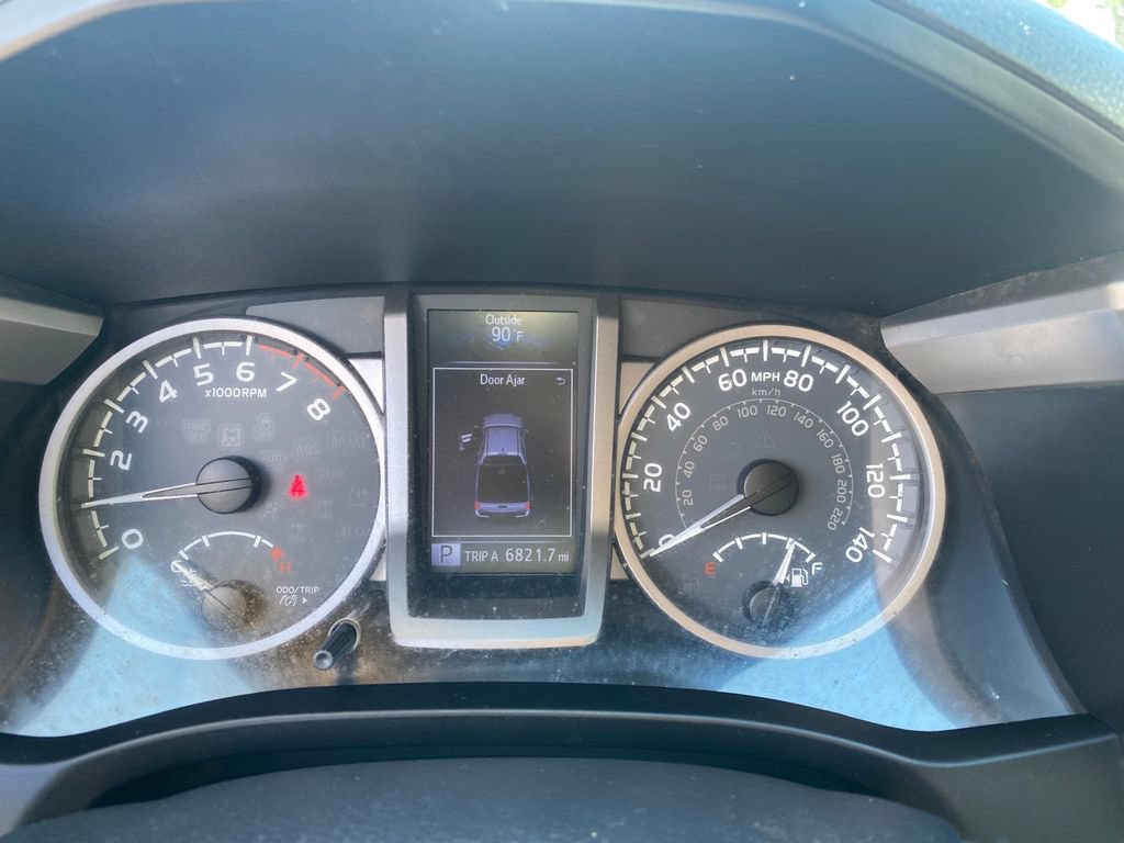 Used 2017 Toyota Tacoma SR5 RWD image 33
