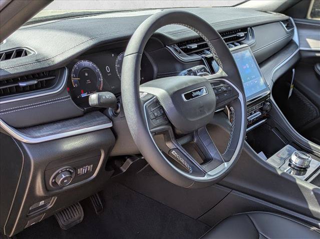 New 2025 Jeep Grand Cherokee L Limited w/ Black Appearance Package AWD/4WD video 3