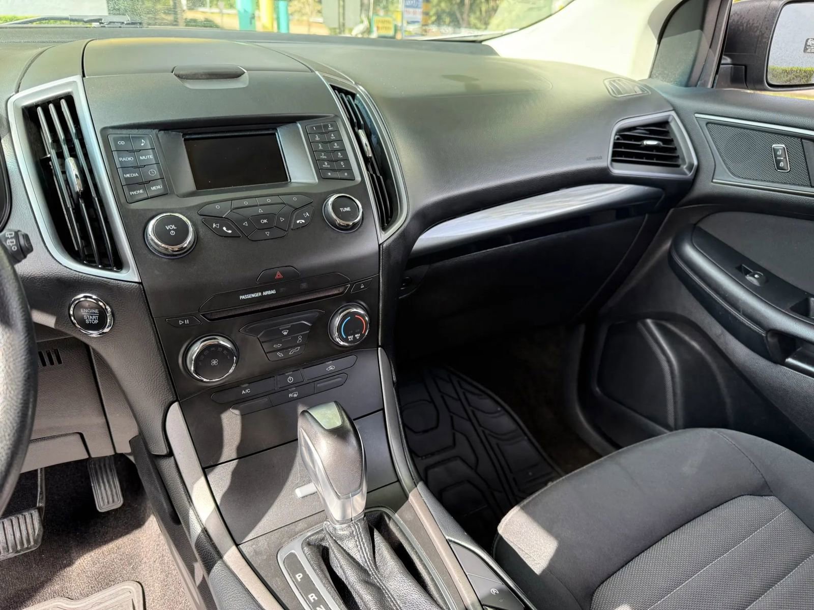 Used 2018 Ford Edge SE image 16