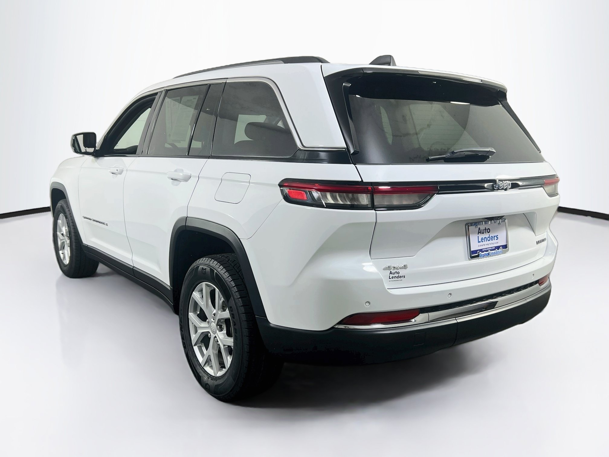 Used 2023 Jeep Grand Cherokee Limited AWD/4WD image 7