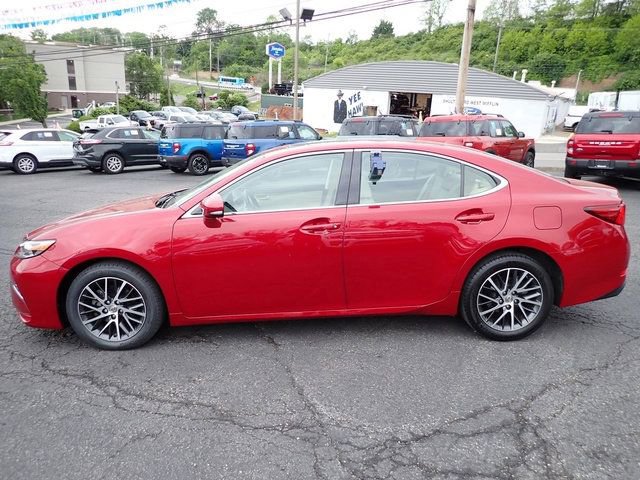 Used 2017 Lexus ES 350 w/ Luxury Package FWD image 2