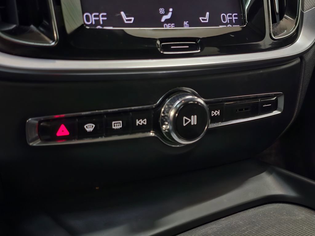 Used 2019 Volvo S60 T5 R-Design image 30