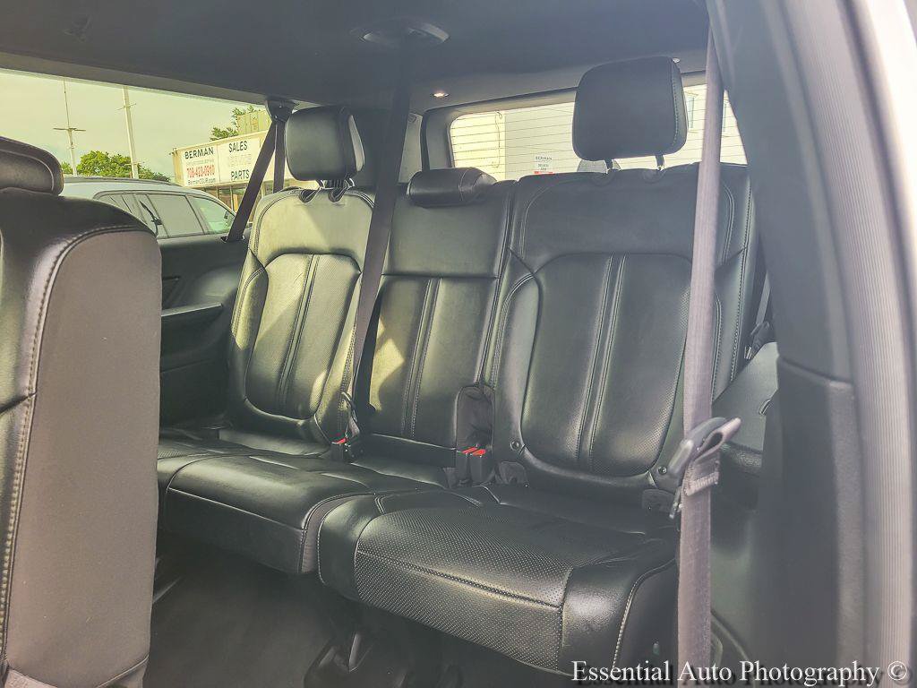 Certified 2024 Jeep Wagoneer L Series II w/ Flexible Seating Group RWD image 19