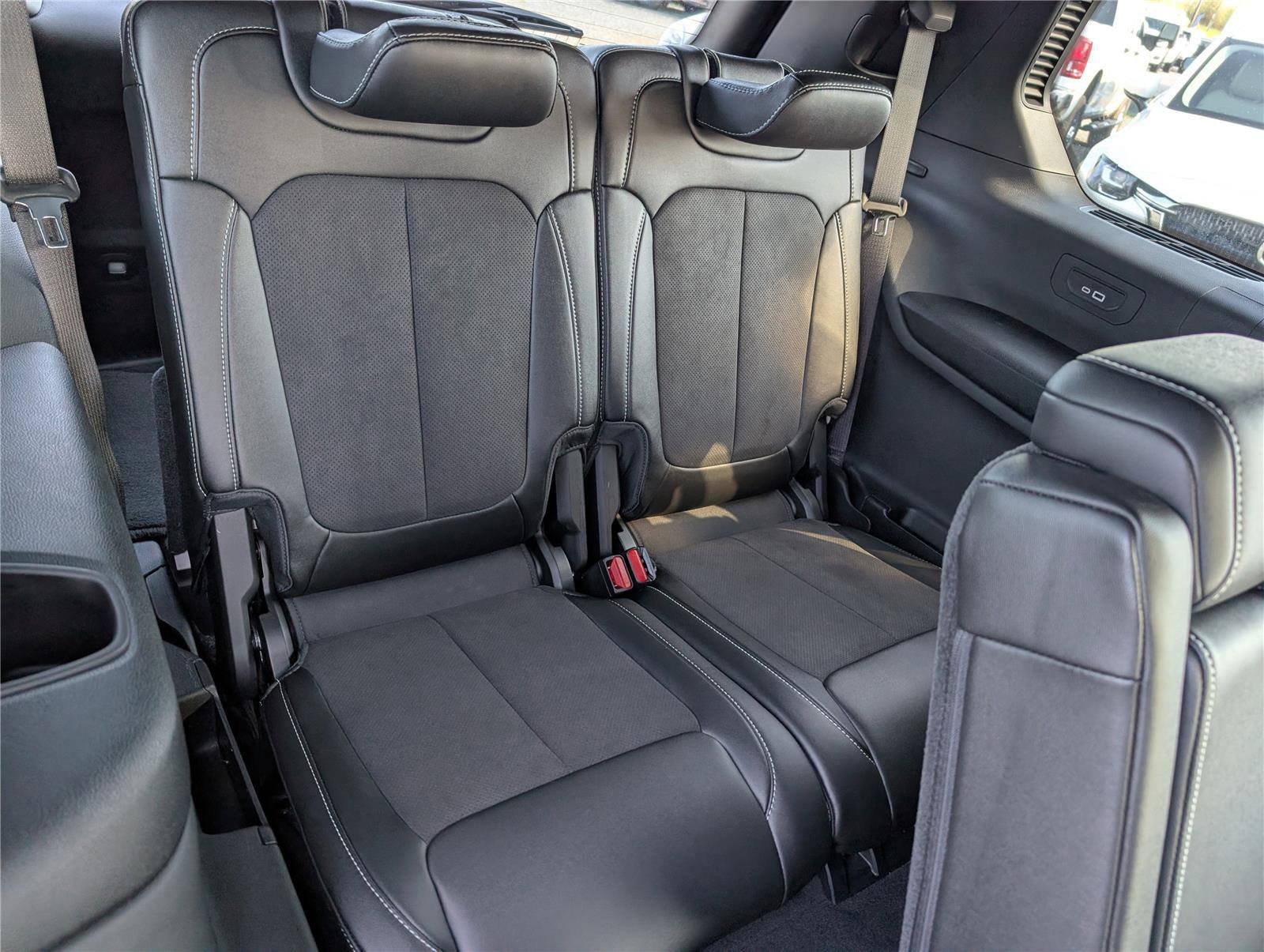 Used 2024 Jeep Grand Cherokee L Laredo AWD/4WD image 12