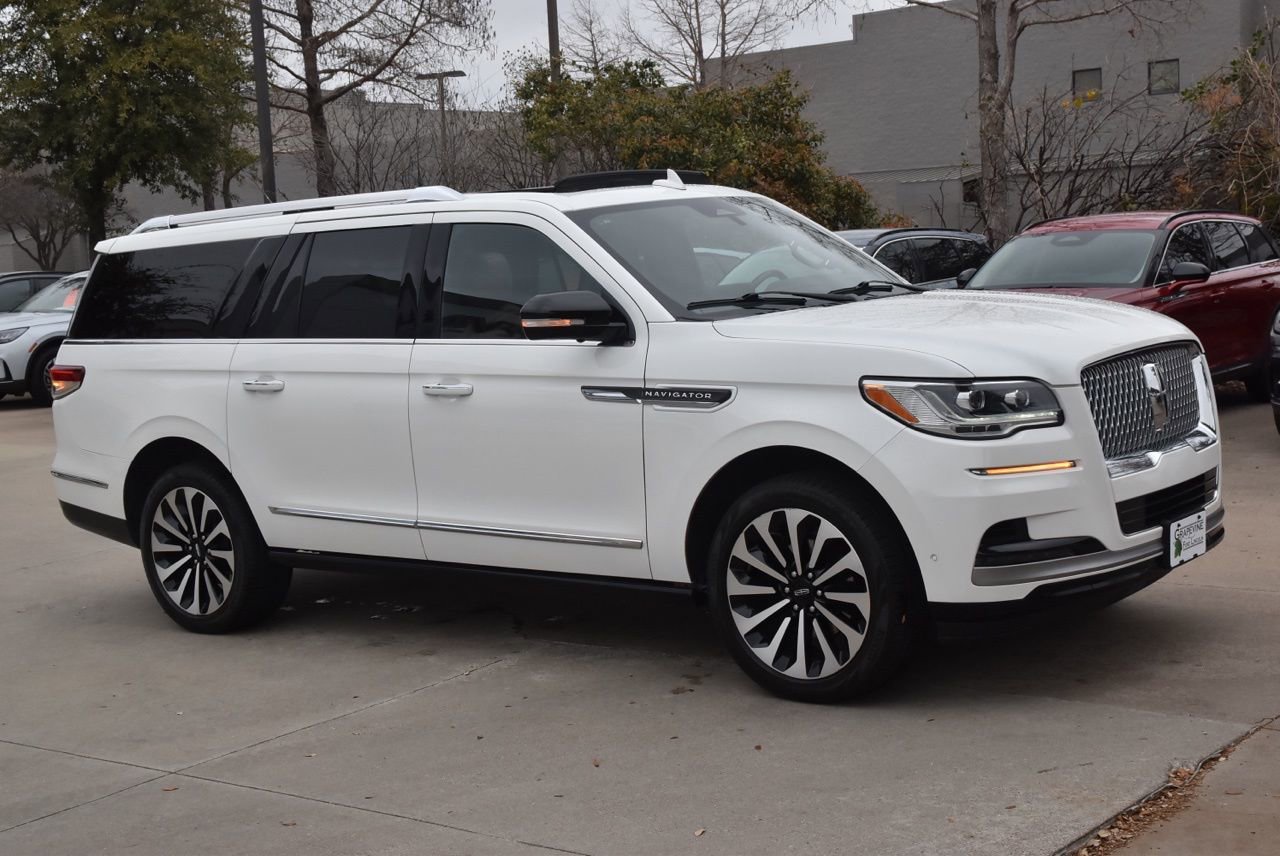 Used 2023 Lincoln Navigator L Reserve image 5