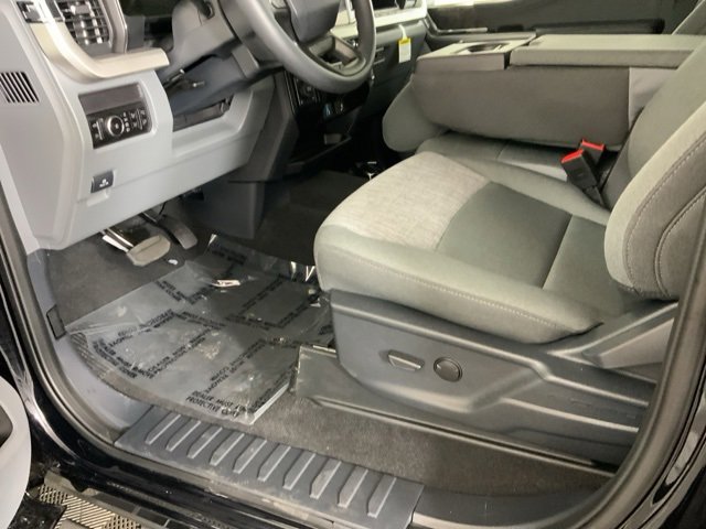 New 2025 Ford F350 XLT w/ Black Appearance Package image 17
