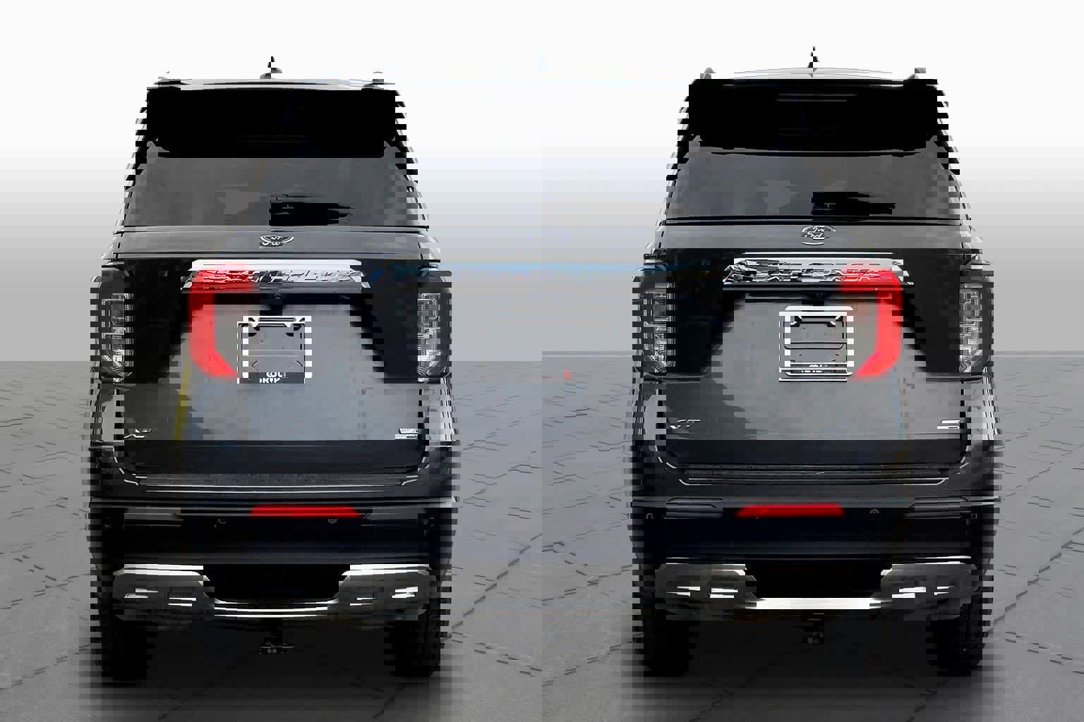 Used 2020 Ford Explorer XLT w/ Equipment Group 202A image 5