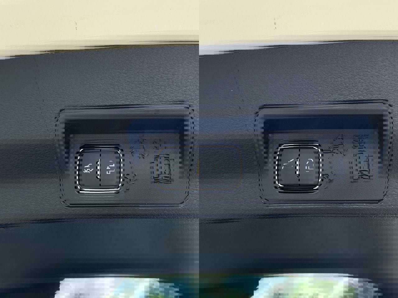 Used 2025 Ford Explorer Platinum image 34