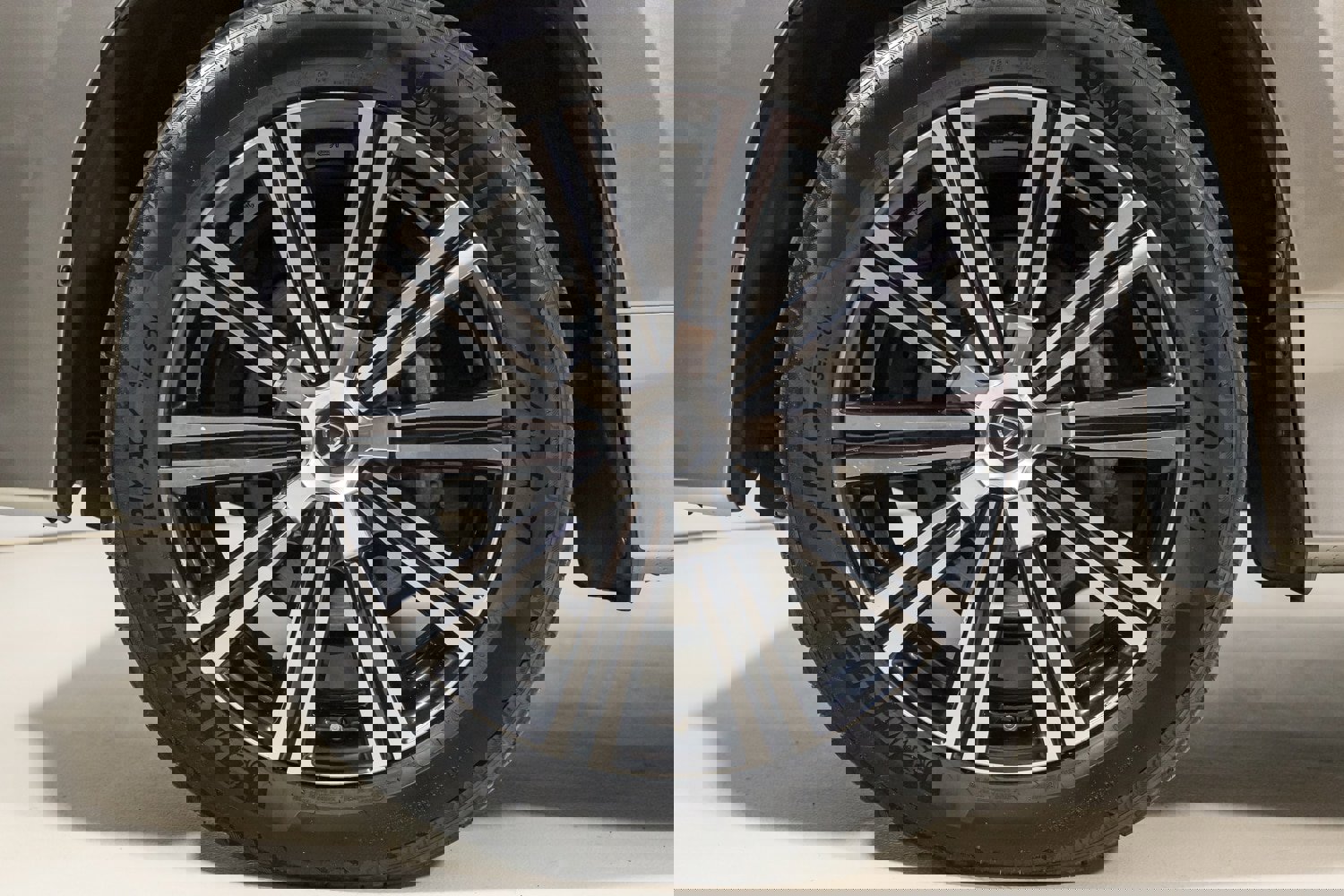 Used 2020 Lexus LX 570 4WD w/ Luxury Package image 14