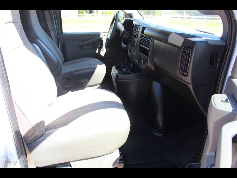 Used 2024 Chevrolet Express 3500 LS RWD image 17