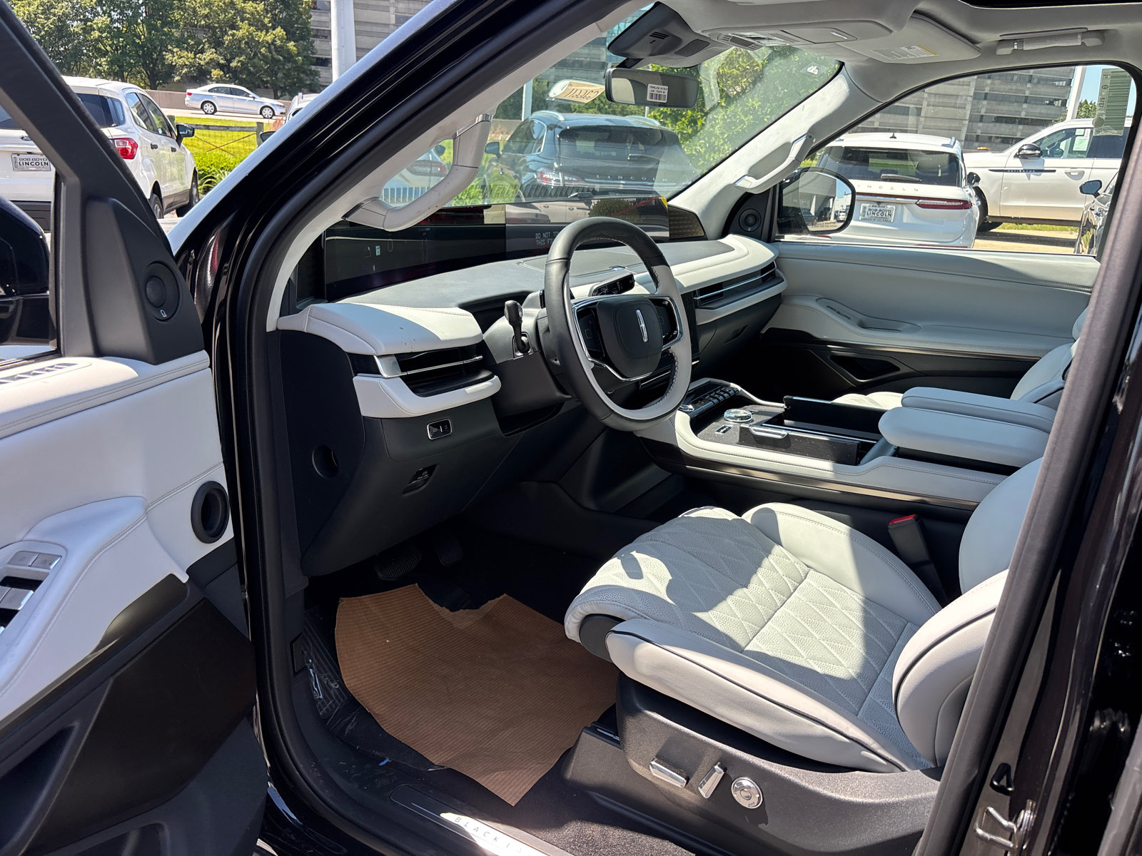 New 2026 Lincoln Navigator L Black Label AWD/4WD image 24