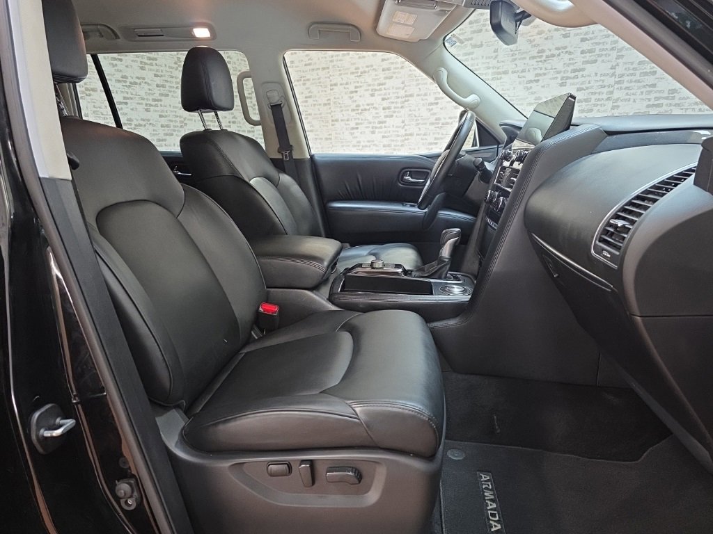 Used 2024 Nissan Armada SV image 10
