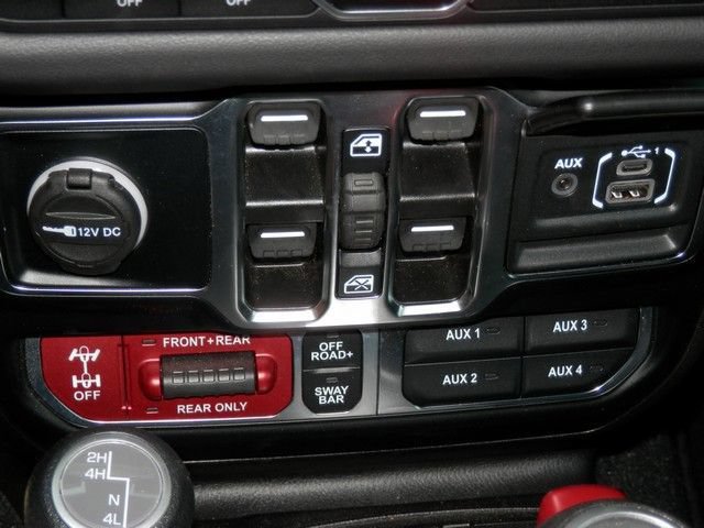 Used 2024 Jeep Gladiator Rubicon w/ Technology Group AWD/4WD image 29