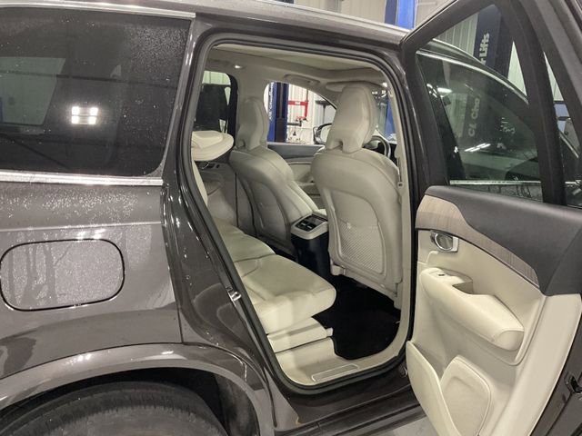 Used 2023 Volvo XC90 B6 Plus image 10