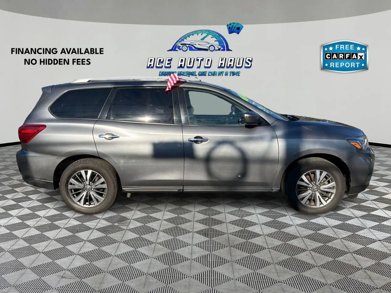 Used 2019 Nissan Pathfinder SV image 8