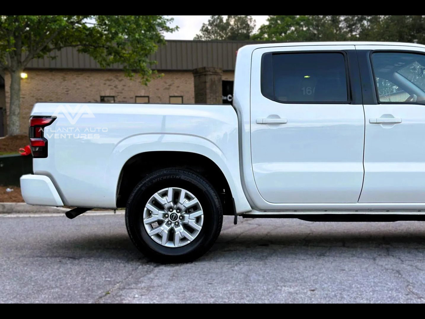 Used 2023 Nissan Frontier SV image 9