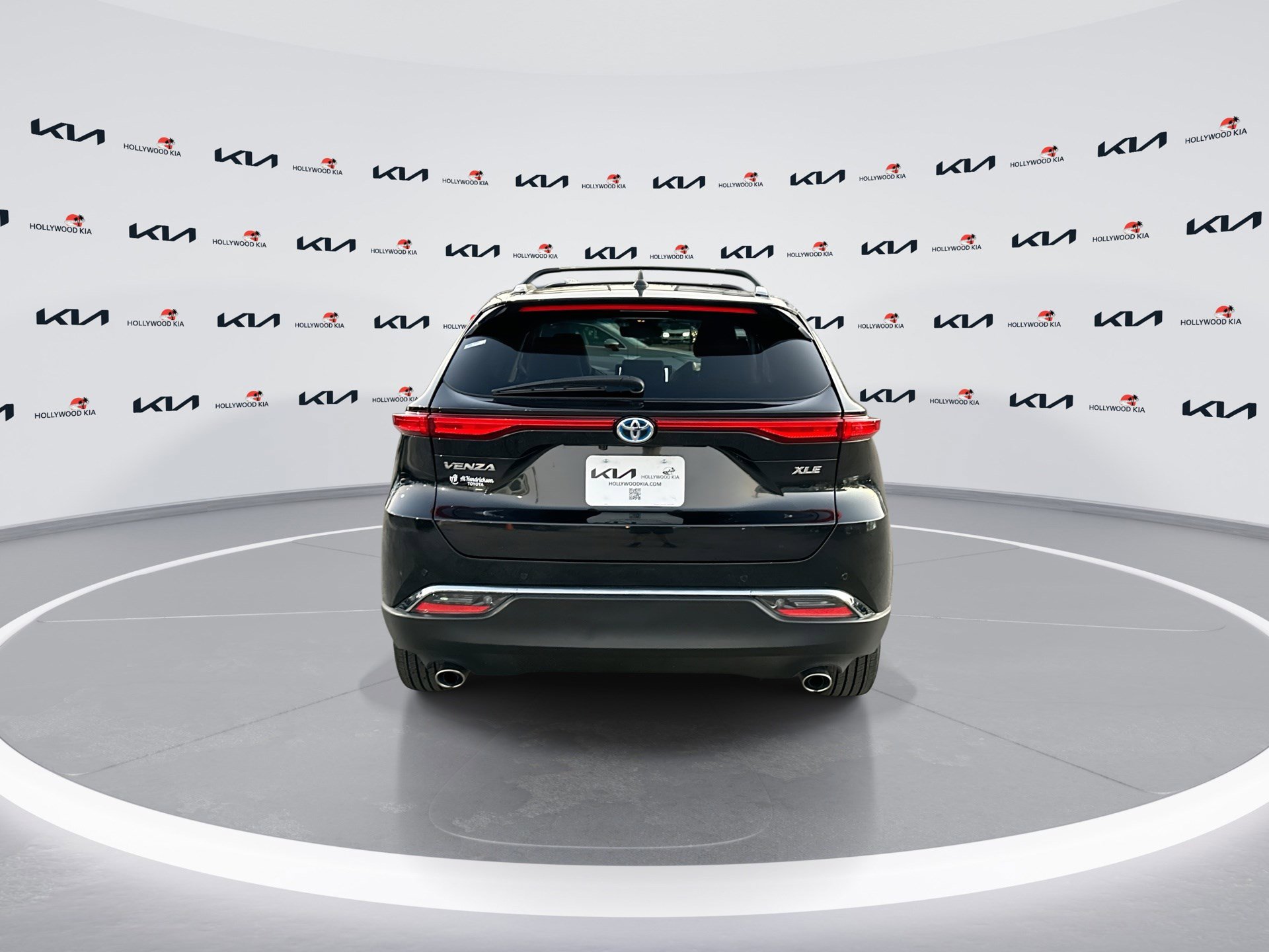 Used 2024 Toyota Venza XLE image 7