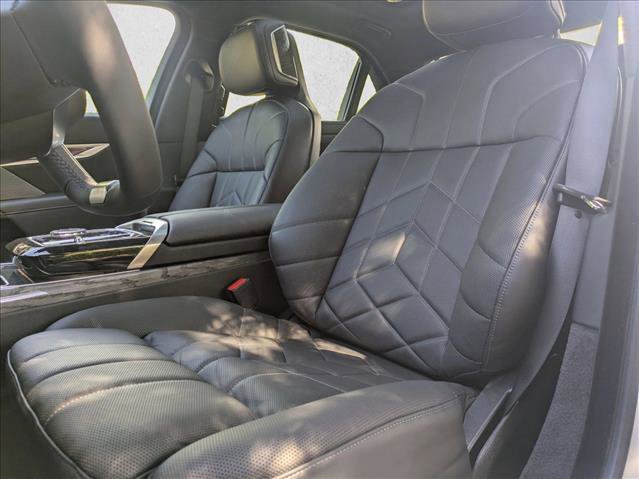 Used 2025 BMW i7 eDrive50 w/ Premium Package image 4