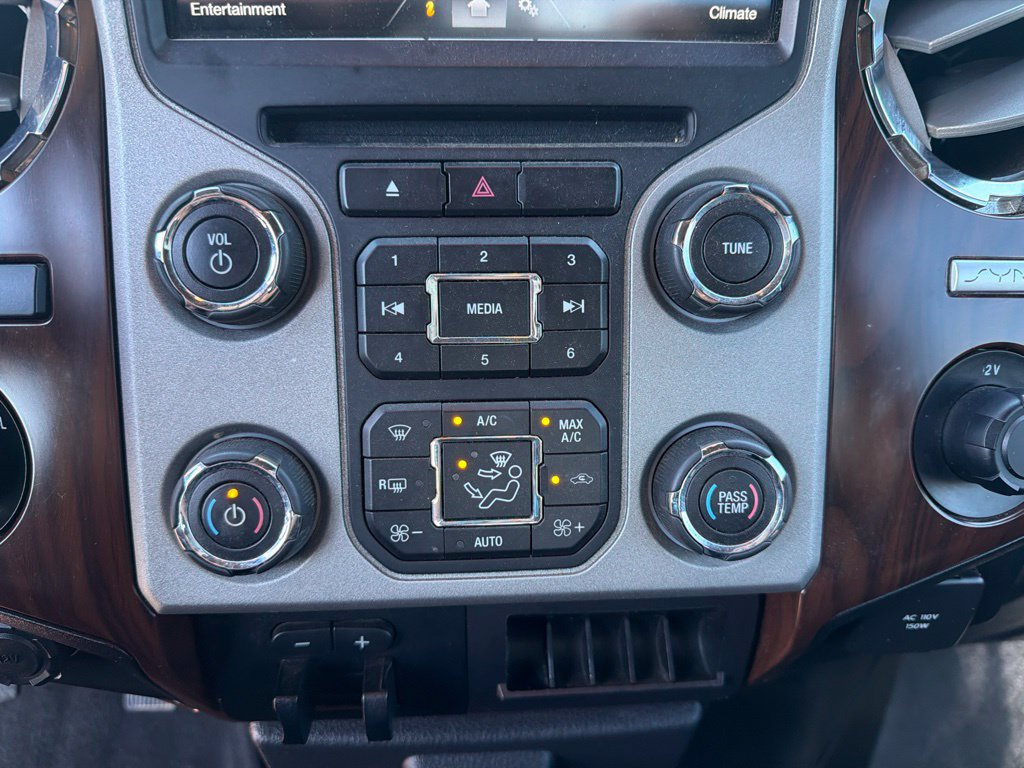 Used 2016 Ford F250 Lariat w/ Lariat Interior Package AWD/4WD image 25