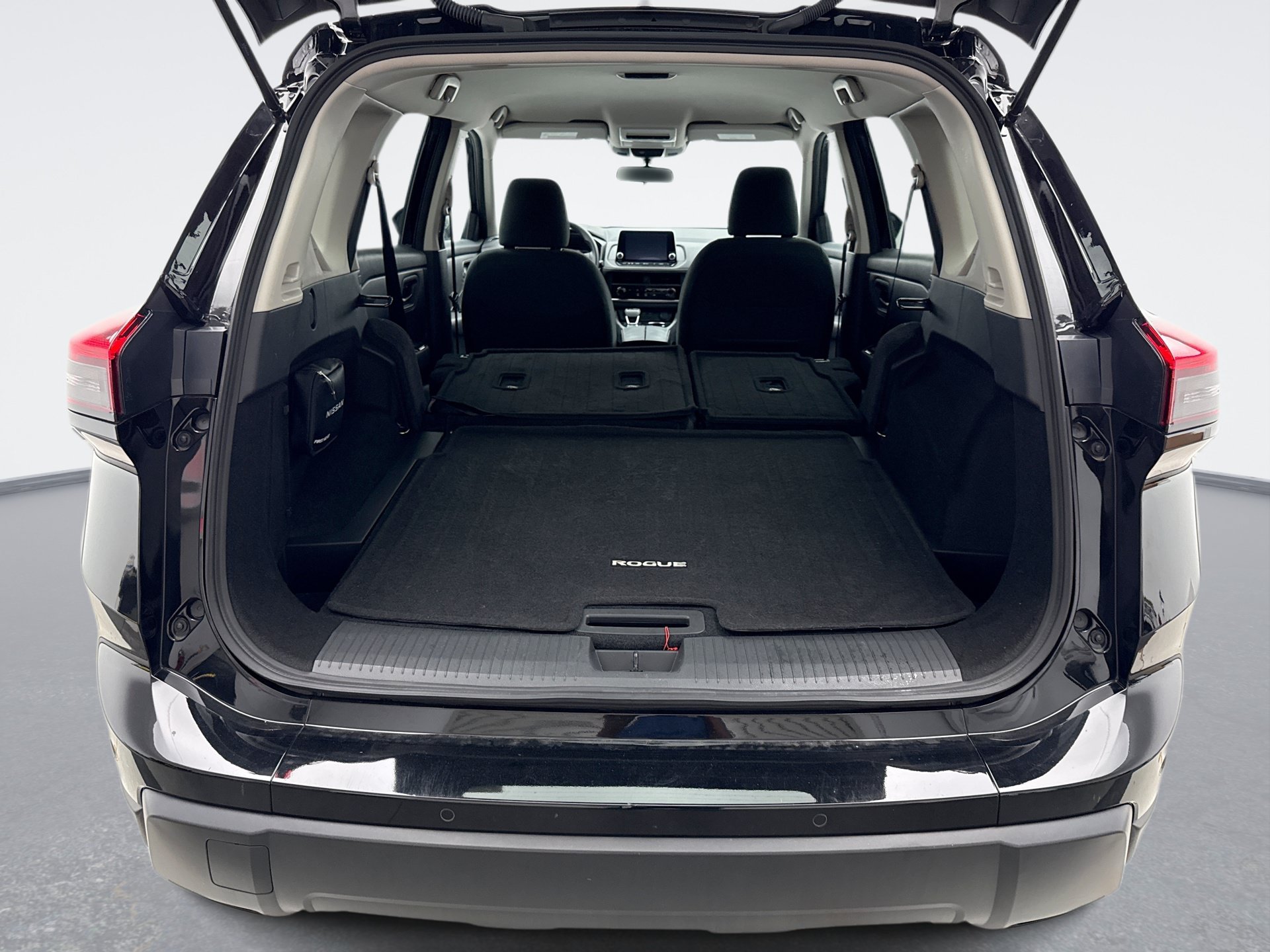 Used 2025 Nissan Rogue S AWD/4WD image 21