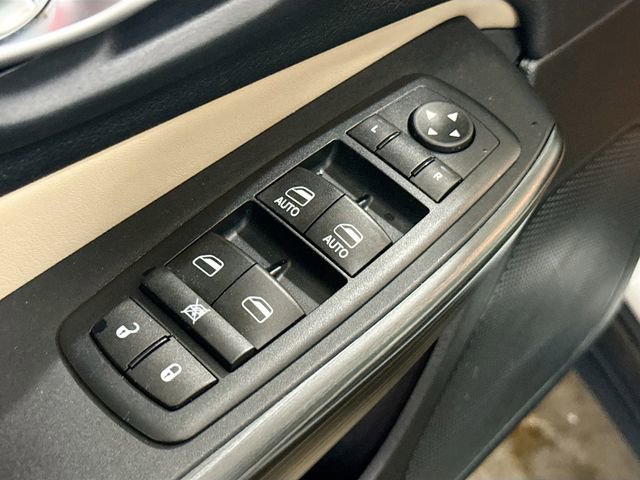 Used 2016 Jeep Cherokee Limited w/ Luxury Group AWD/4WD image 18