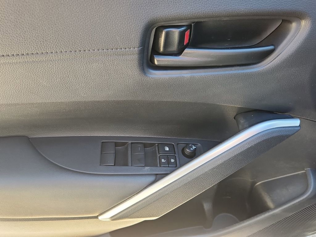 Used 2024 Toyota Corolla Cross SE image 12