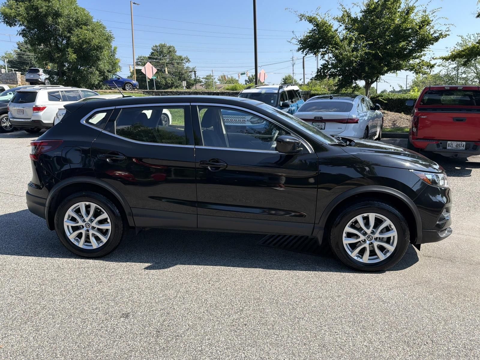 Used 2022 Nissan Rogue Sport S FWD image 8