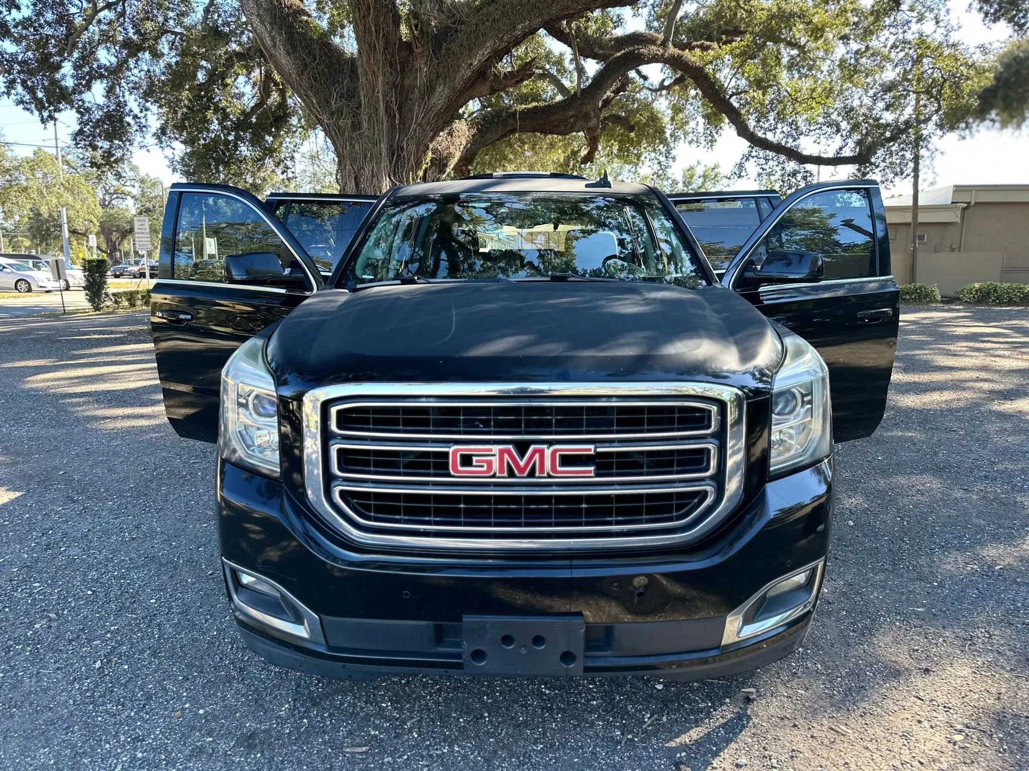 Used 2016 GMC Yukon SLT image 2