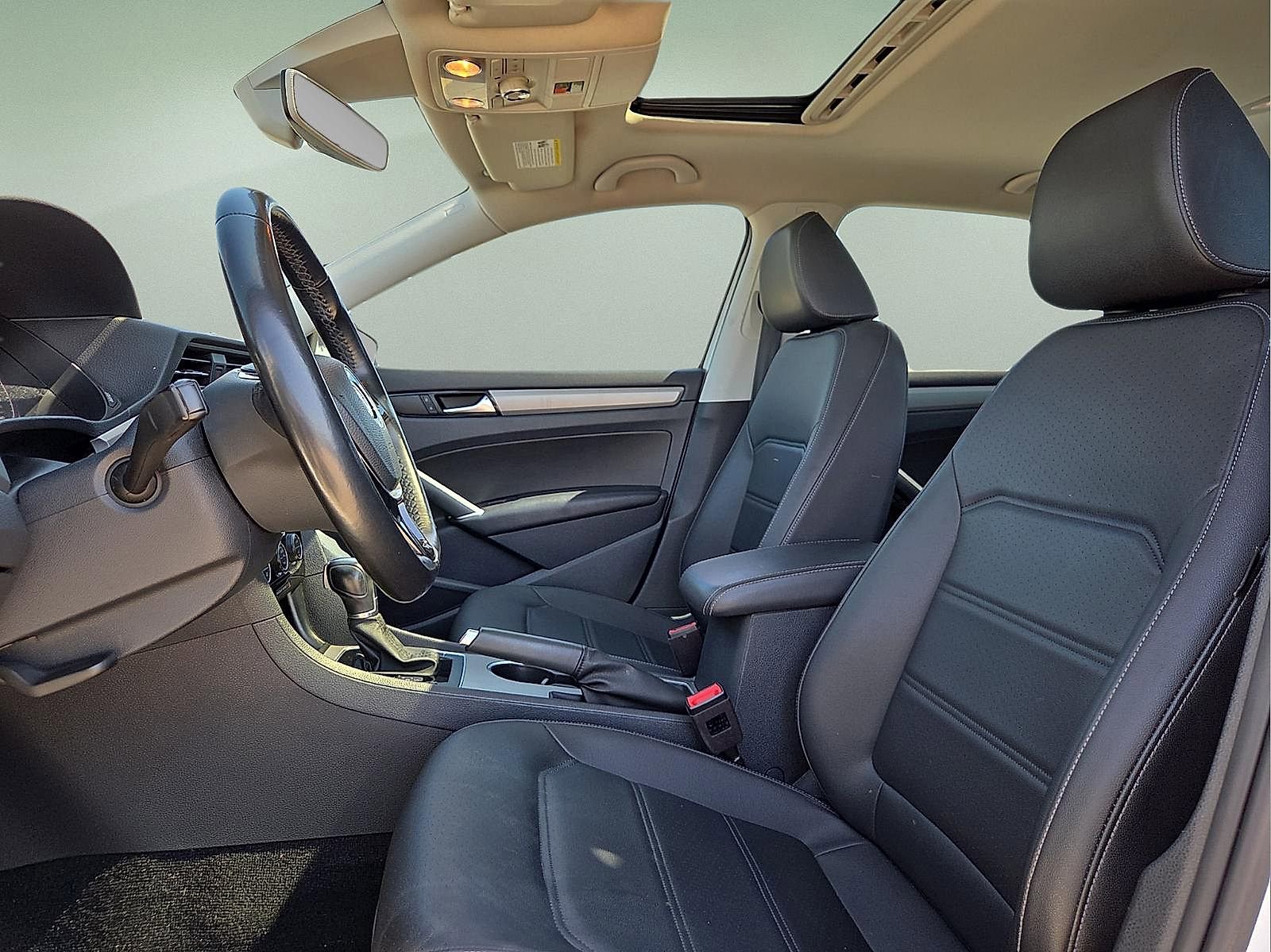 Used 2020 Volkswagen Passat 2.0T SE image 13