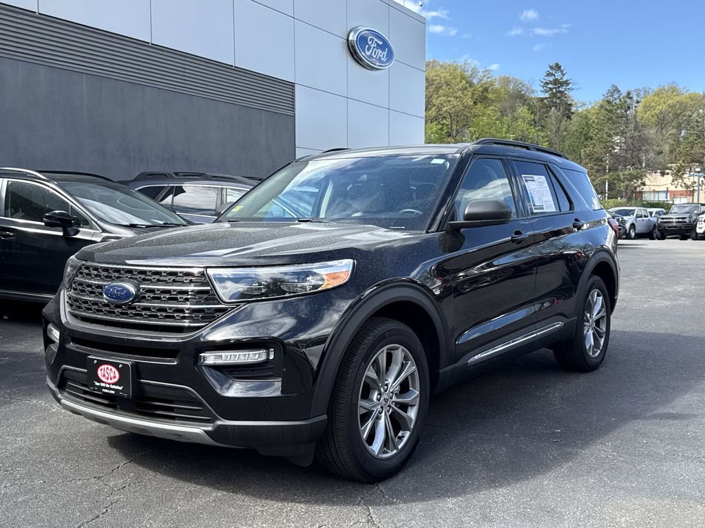 Used 2023 Ford Explorer XLT w/ Equipment Group 202A AWD/4WD image 6