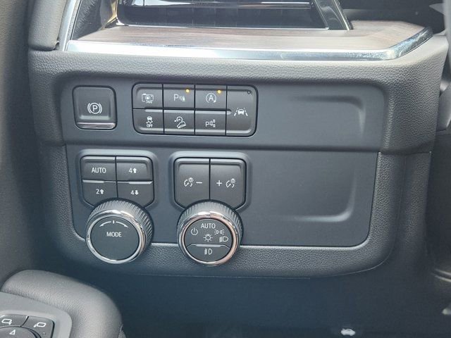 Used 2026 Chevrolet Suburban Z71 w/ Comfort Package image 24